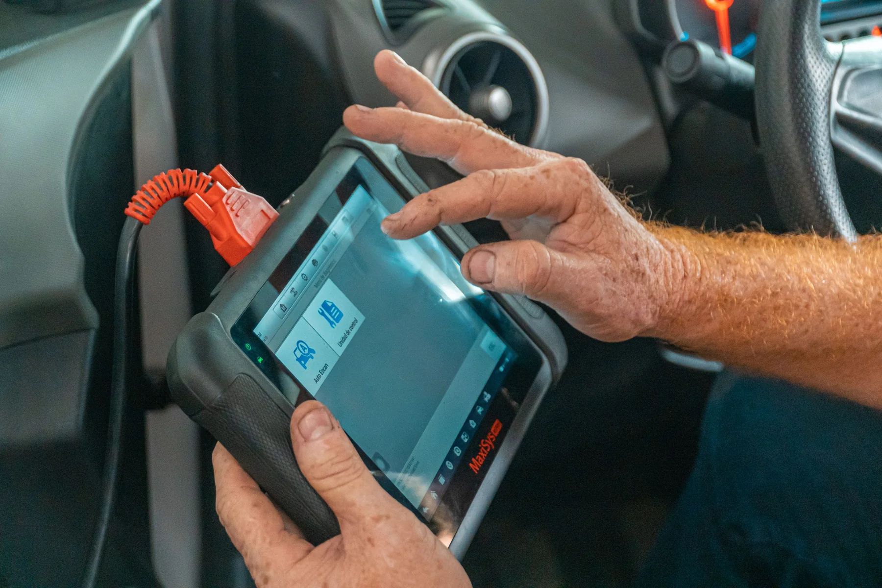 Symbolbild · Automotive · Batterieservice